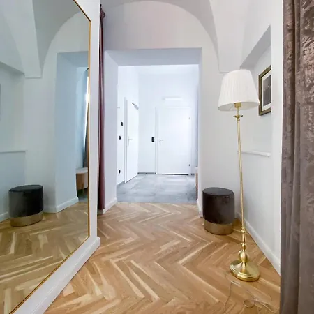 Modern Living In Center - Stylish & Convenien Lejlighed