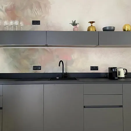 Modern Living In Center - Stylish & Convenien Lejlighed *