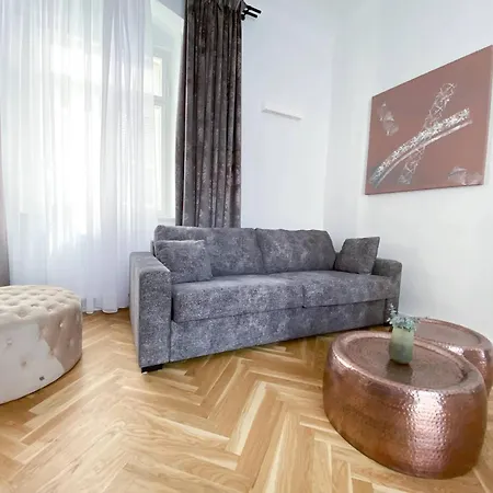 Lejlighed Modern Living In Center - Stylish & Convenien *